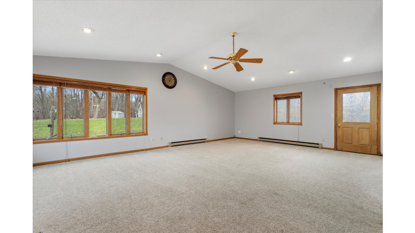 W199N9355 Wellington Dr Menomonee Falls, WI 53051 by Shorewest Realtors $429,000