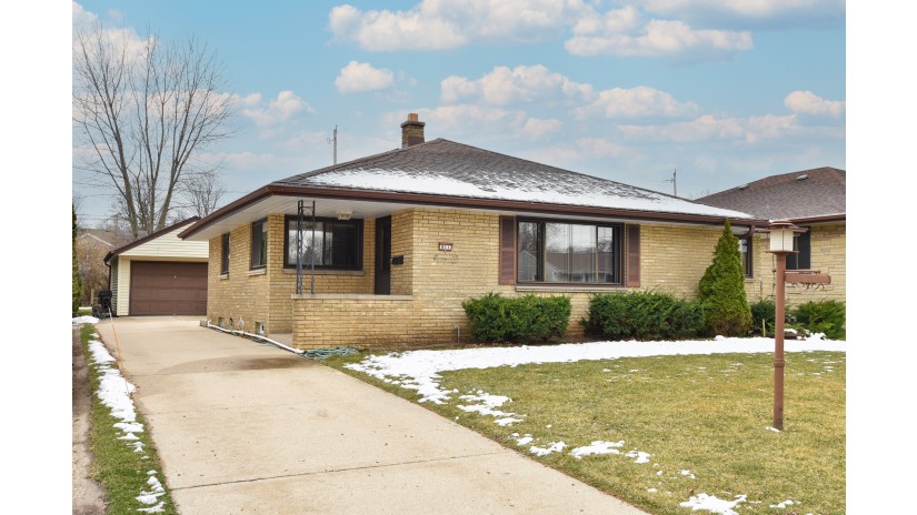 811 Mackinac Ave South Milwaukee, WI 53172 by Shorewest Realtors $244,500