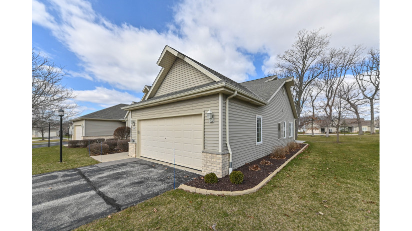 5322 S Butterfield Way Greenfield, WI 53221 by Shorewest Realtors $349,900