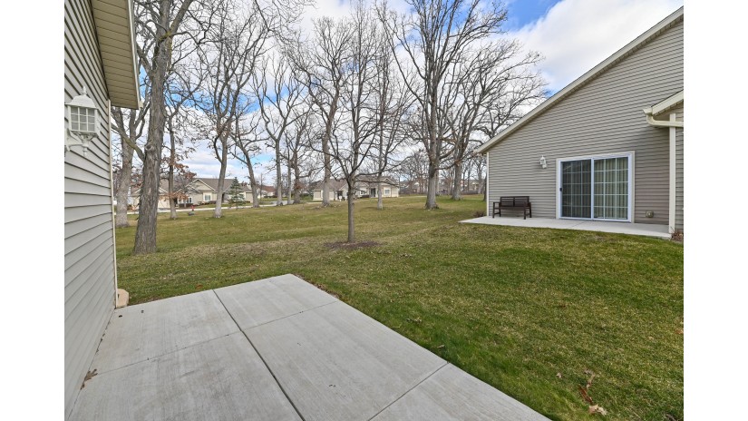 5322 S Butterfield Way Greenfield, WI 53221 by Shorewest Realtors $349,900