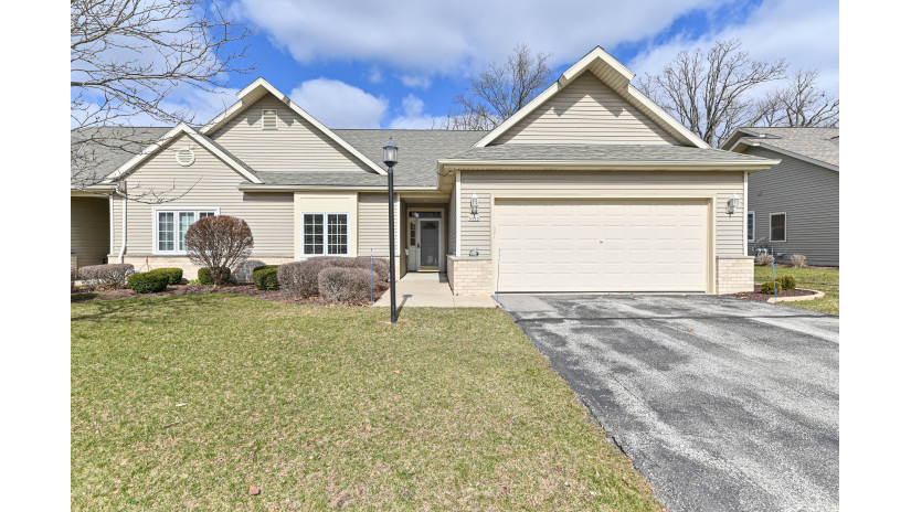 5322 S Butterfield Way Greenfield, WI 53221 by Shorewest Realtors $349,900