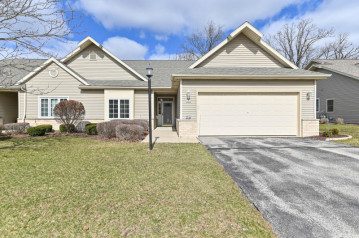 5322 S Butterfield Way, Greenfield, WI 53221-3242