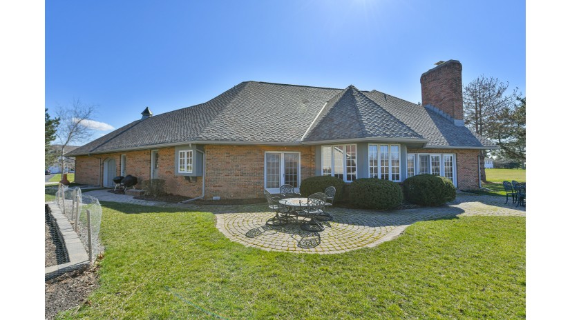 2134 Blue Heron Dr Delavan, WI 53115 by Shorewest Realtors $1,025,000