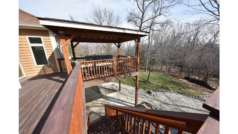 3800 S River Ridge Blvd Greenfield, WI 53228 by Shorewest Realtors $650,000