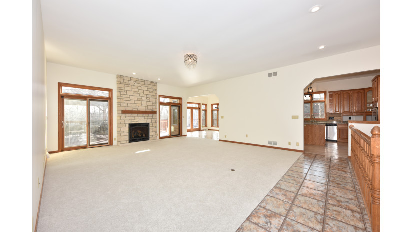 3800 S River Ridge Blvd Greenfield, WI 53228 by Shorewest Realtors $650,000