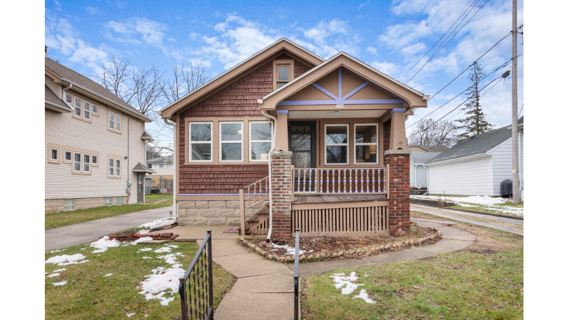 220 N 59th St Milwaukee, WI 53213 by Shorewest Realtors $170,000