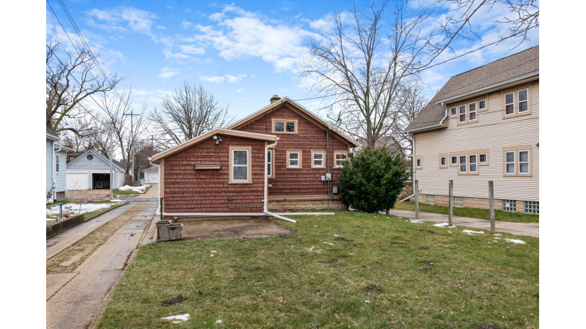 220 N 59th St Milwaukee, WI 53213 by Shorewest Realtors $170,000