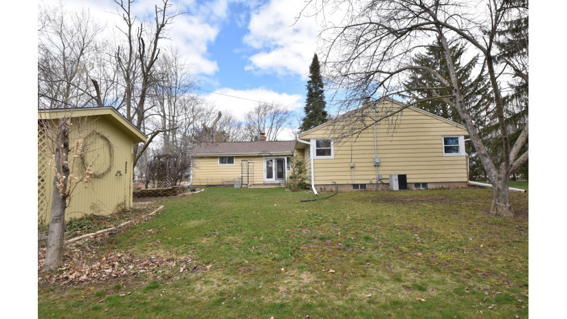 14025 Ridgewood Rd Brookfield, WI 53005 by Shorewest Realtors $335,000