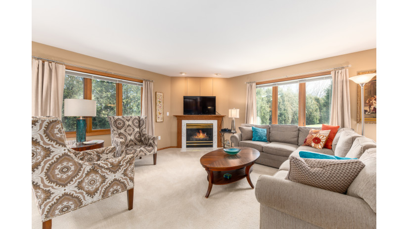 7202 W Mequon Square Dr Mequon, WI 53092 by Shorewest Realtors $375,000