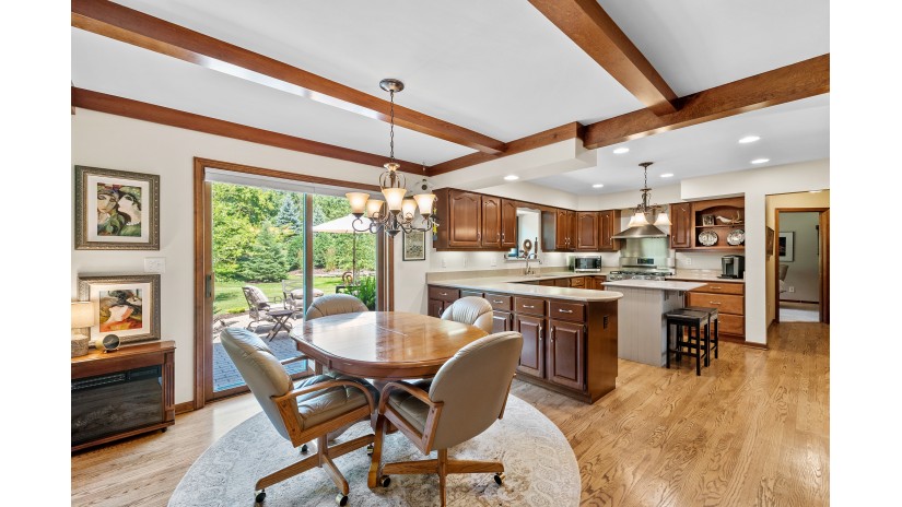 10506 N Riverlake Dr Mequon, WI 53092 by Shorewest Realtors $899,000