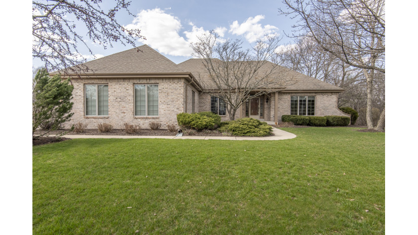 3271 S Highpointe Dr New Berlin, WI 53151 by Shorewest Realtors $524,900