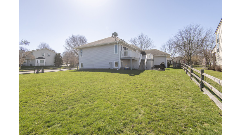 1256 River Place Blvd Waukesha, WI 53189 by Shorewest Realtors $435,000