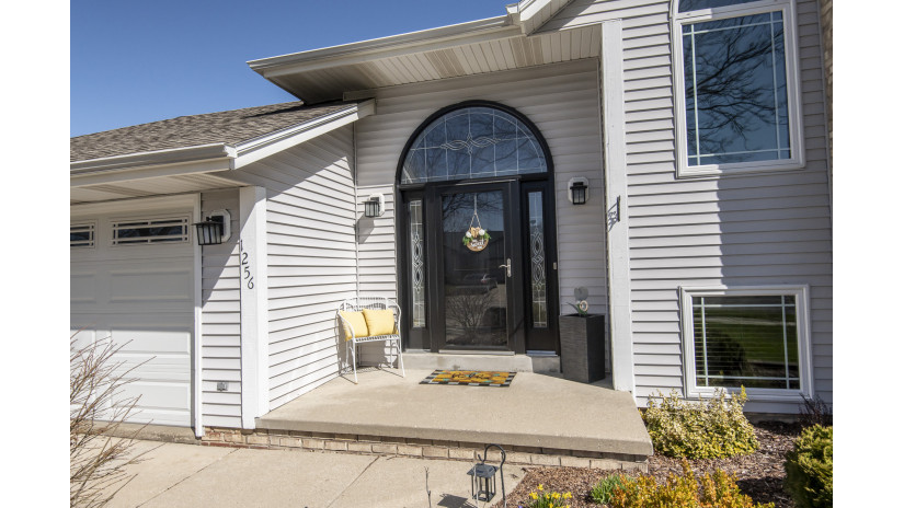 1256 River Place Blvd Waukesha, WI 53189 by Shorewest Realtors $435,000