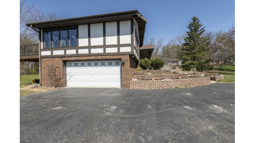 W246S6865 Maple Hill Dr Vernon, WI 53189 by Shorewest Realtors $515,000