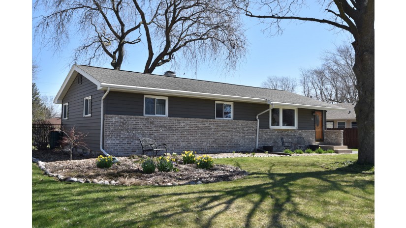 8302 N Grandview Dr Brown Deer, WI 53223 by Shorewest Realtors $284,900