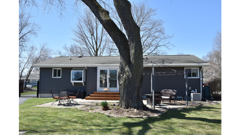 8302 N Grandview Dr Brown Deer, WI 53223 by Shorewest Realtors $284,900