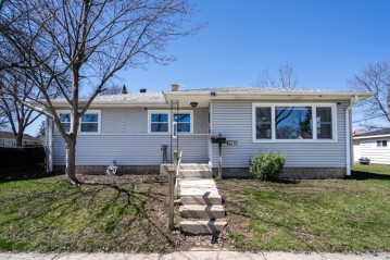 5243 N 82nd Ct, Milwaukee, WI 53218-3522