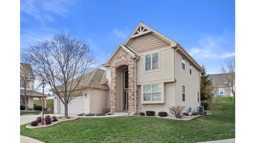 1691 Deer Trl Waukesha, WI 53189 by Shorewest Realtors $525,000