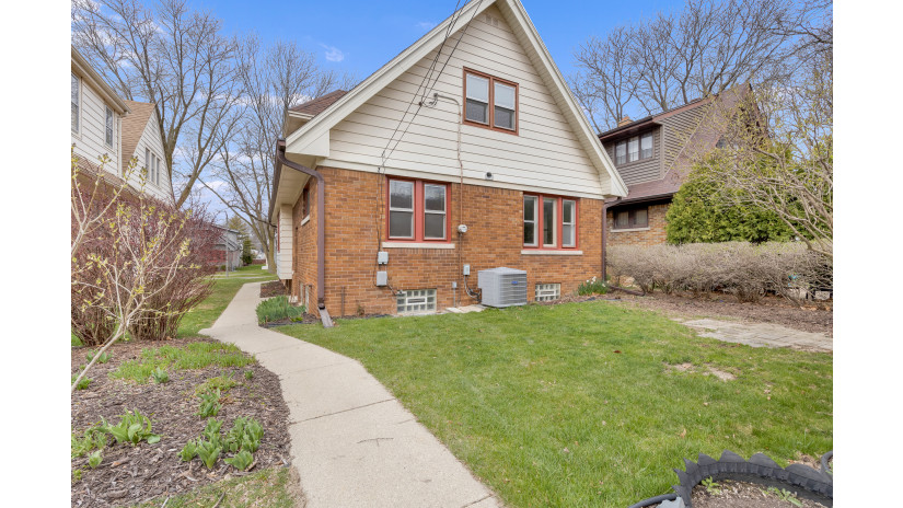 2472 N 64th St Wauwatosa, WI 53213 by Shorewest Realtors $339,900