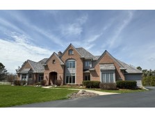 10433 N Pine Ridge Dr, Mequon, WI 53092-6403