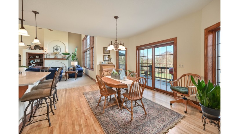 W284N6376 Hibritten Way Merton, WI 53029 by Shorewest Realtors $1,075,000