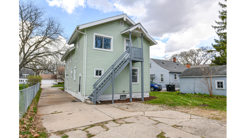 1678 Prairie Ave Beloit, WI 53511 by Shorewest Realtors $195,000