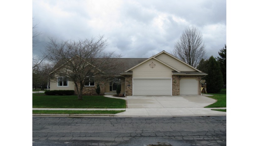 819 Anthony Cir Oostburg, WI 53070 by Shorewest Realtors $450,000