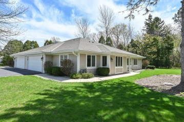 7523 W Mequon Square Dr, Mequon, WI 53092