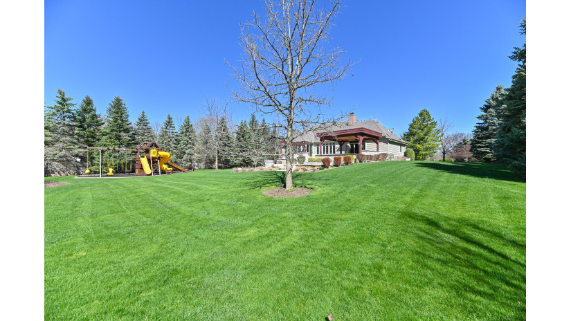 7547 W Sunnyvale Ct Mequon, WI 53092 by Shorewest Realtors $899,000