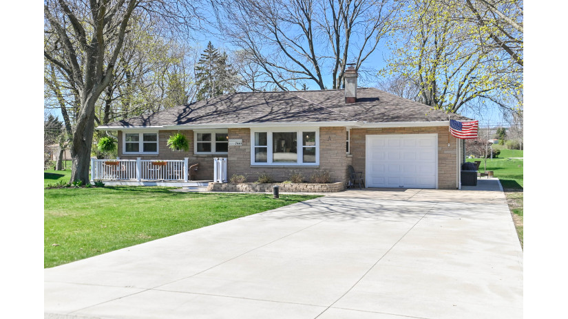 7443 S Shepard Ave Oak Creek, WI 53154 by Shorewest Realtors $349,900