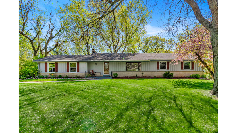 8725 W Poplar Dr Mequon, WI 53097 by Shorewest Realtors $479,900