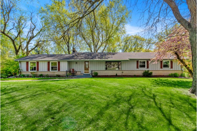 4 BR Rambling Ranch on 1 Acre!