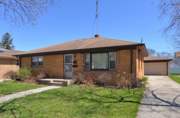 2823 Cleveland Ave, Racine, WI 53405-4511