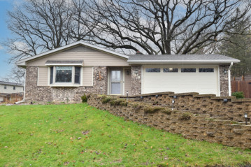 208 Crestwood Dr, Waukesha, WI 53188