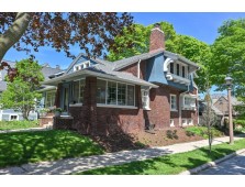 3900 N Farwell Ave, Shorewood, WI 53211-2411