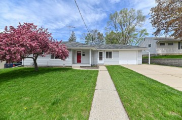 1110 Dopp St, Waukesha, WI 53188-4934