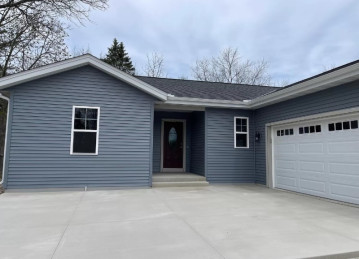 512 E Oakwood Rd, Oak Creek, WI 53154