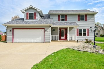 2040 W Jonathan Dr, Oak Creek, WI 53154-2638