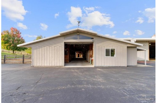 E6918 Ski Hill Road, Reedsburg, WI 53959