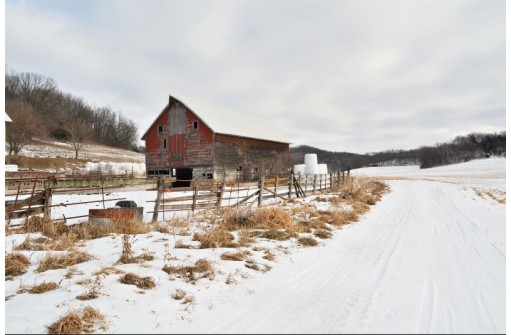6601 Lower Wyoming Rd, Spring Green, WI 53588