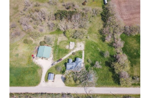 W6620 Kettle Moraine Dr, Whitewater, WI 53190