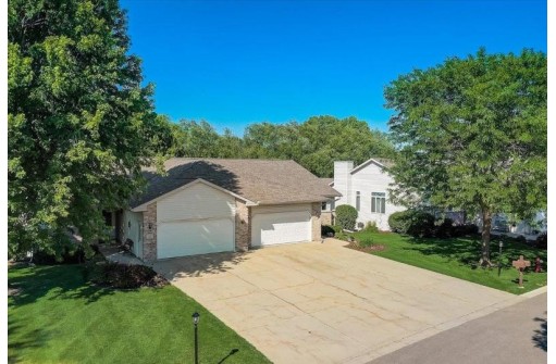 25 Fairview Tr, Waunakee, WI 53597