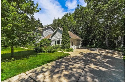 585 Connor Ct, Lake Mills, WI 53551