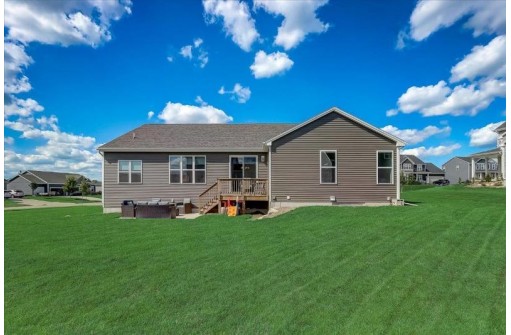 4333 Welcome Home Ct, Windsor, WI 53598
