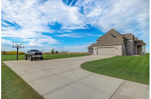 10003 N County Line Rd, Whitewater, WI 53190-3238