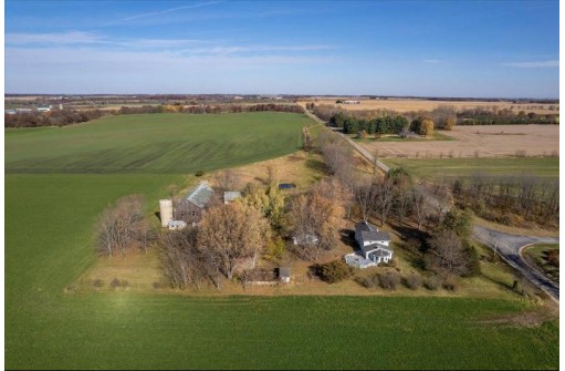 7127 Deansville Rd, Marshall, WI 53559