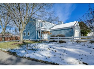 12 Bayberry Tr Madison, WI 53717