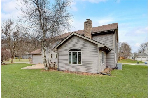 2900 Forest Down, Fitchburg, WI 53711