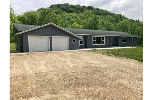 607 Highway 80, Muscoda, WI 53573