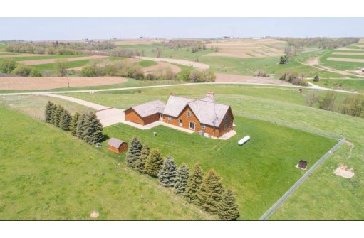 4499 Coon Hollow Rd, Lancaster, WI 53813